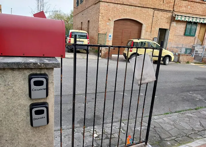 아파트 Ciclamino Fori Porta Pispini 2 *